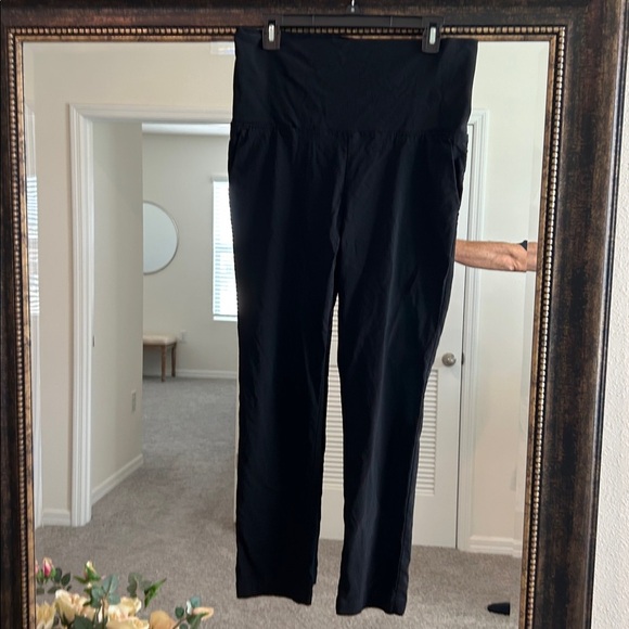 SOON MATERNITY Dream Maternity Capris; Black High-Waisted Pants - Picture 4 of 10